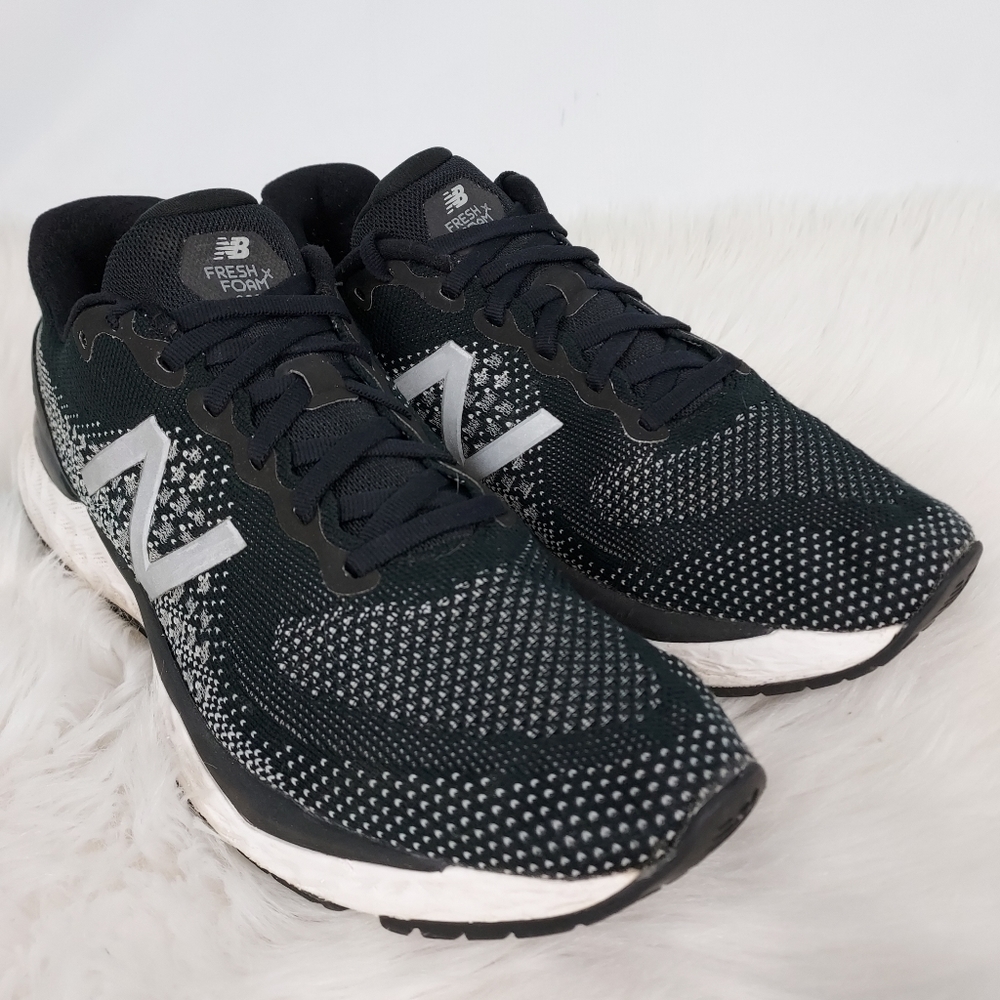Nike Fresh Foam lightweight running shoes, Men's size 11.5, black & white